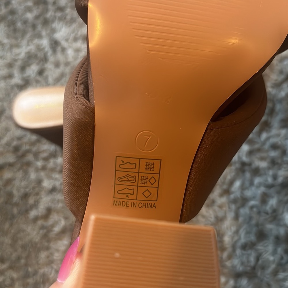 Heels - Picture 4 of 5